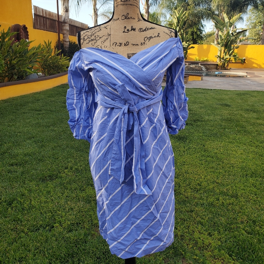 Off shoulders dress